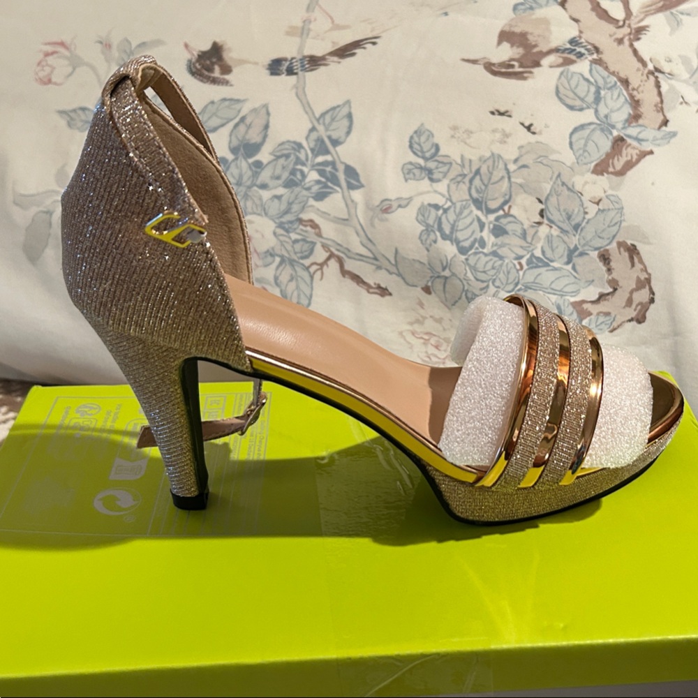 Elegant Gold Women's Slingback Heels Size 8 New in the box